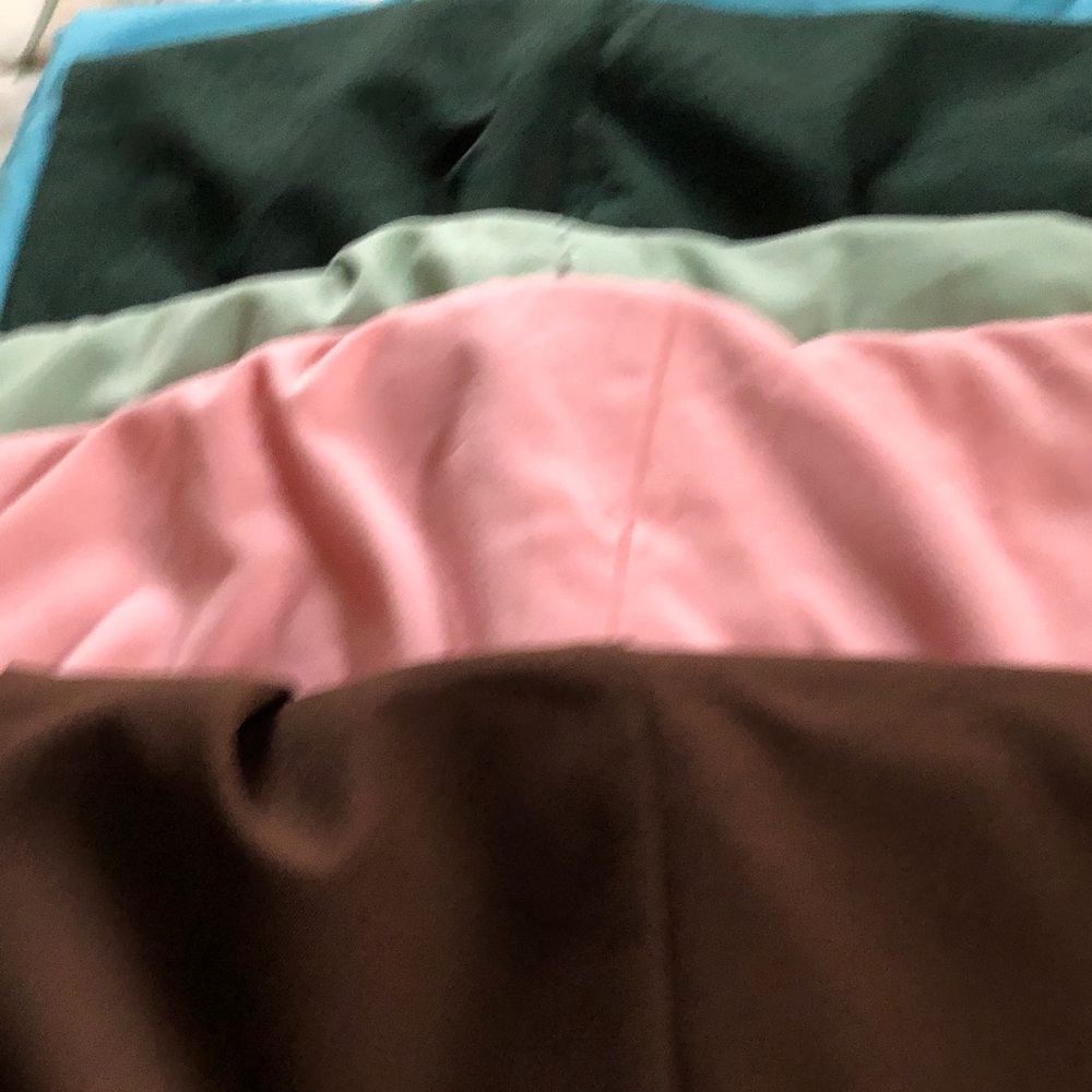 5 pairs of women’s pant. La he Pettie. New with h tags. 🌺🌺🌺. Large. Pettie